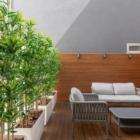 Blue Terrace Apartment *